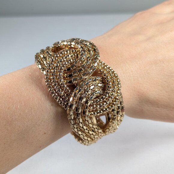 1980s chunky gold tone hinged metal mesh knot cuff bracelet - Picture 2 of 5
